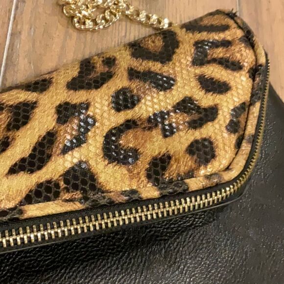 NWT *GUESS* LEOPARD BLK GOLD SPARKLE ENVELOPE CHAIN CLUTCH PURSE #MOBWIFE - Picture 4 of 7